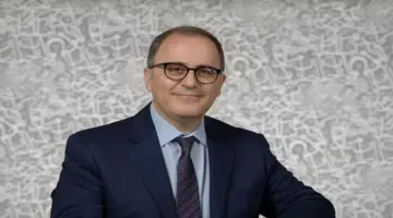 بالإجماع وللمرة الثانية.. أحمد دلال رئيسًا للجامعة الأمريكية في القاهرة